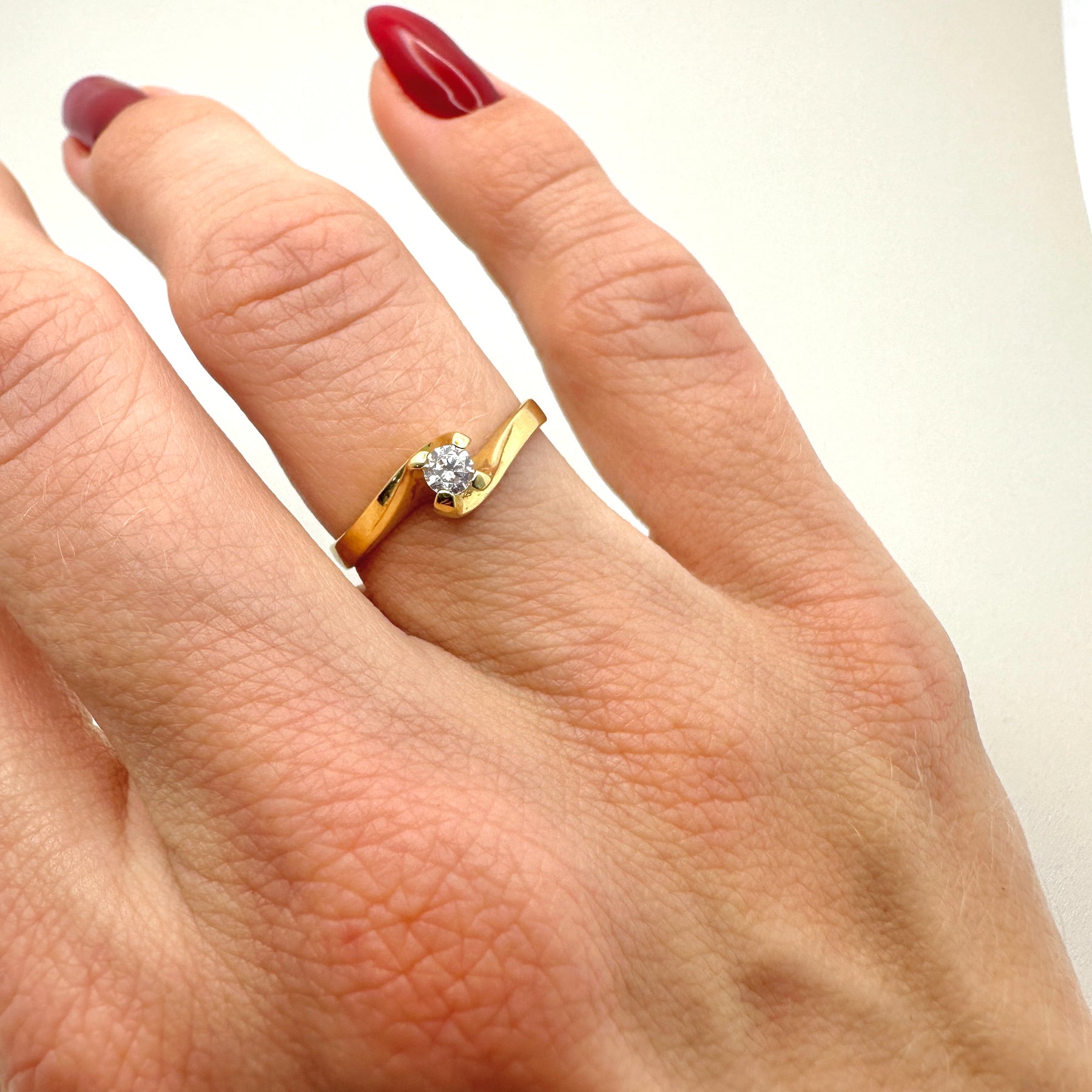 Anel Solitário em Ouro Amarelo 18k com Zircônia