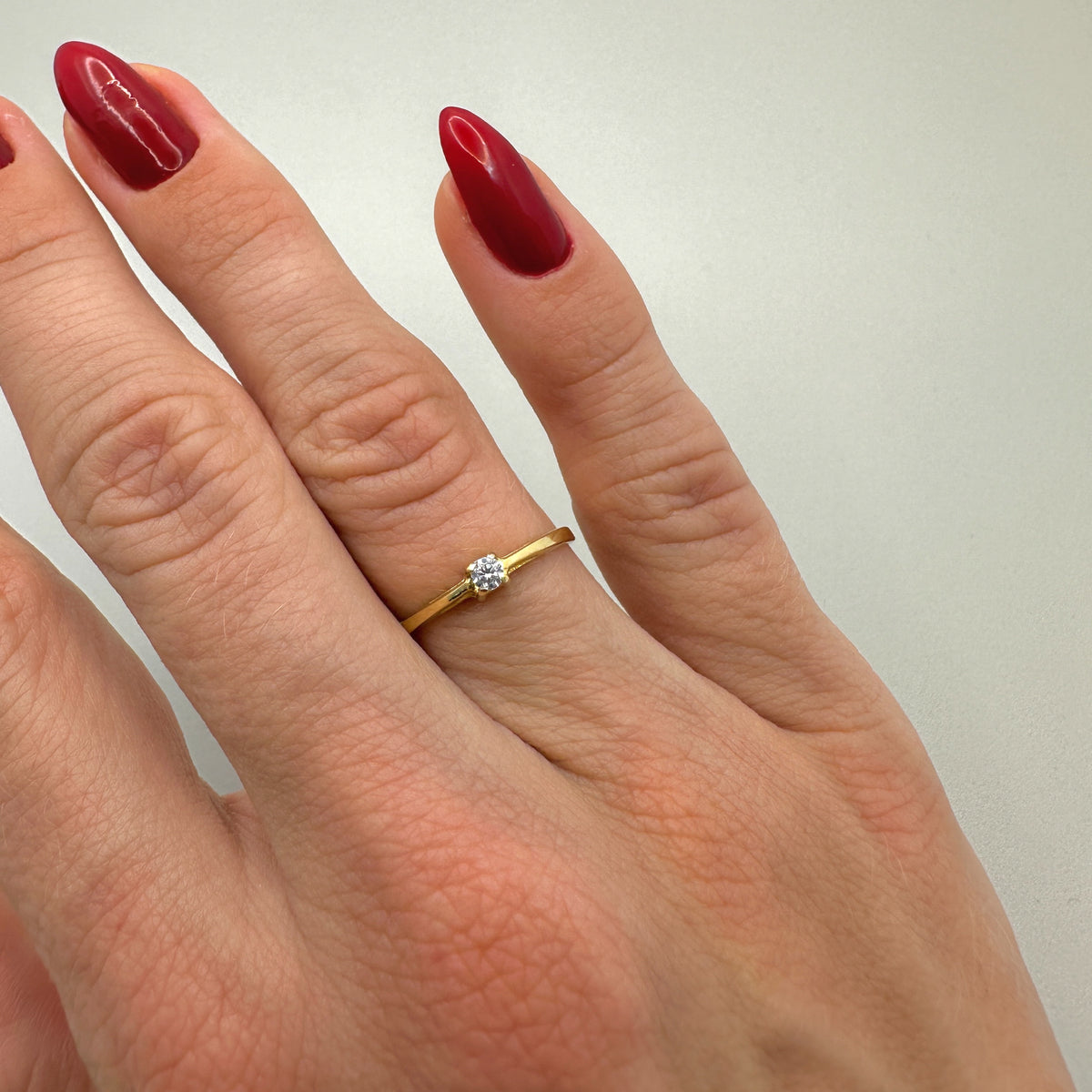 Anel Solitário em Ouro Amarelo 18k com Zircônia